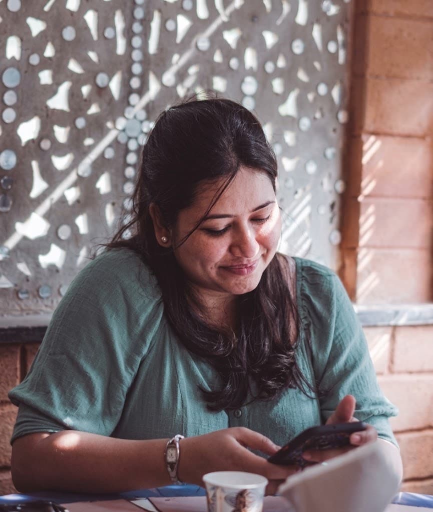 Freelancer sharing their linkduk page on WhatsApp
